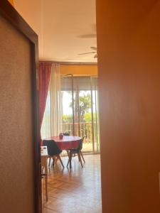 Petit appartement avec vue mer 50m de la plage
