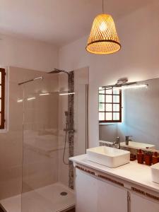 Koupelna v ubytování VILLA TAPÔA - Maison au coeur de Marseillan + 11 fotografií