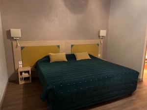 Postel nebo postele na pokoji v ubytování Hotel Maquis et Mer