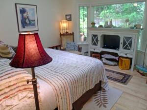 Gallery image of Inn to the Woods in Friday Harbor