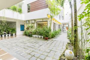a courtyard of a building with plants and a basketball at Annie Danang Hotel & Apartment in Danang