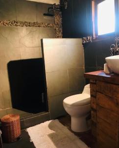 Ett badrum på Habitación en Casa Cumbres del Lago
