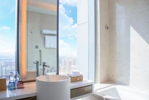 A bathroom at Four Points by Sheraton Wuhan, Jiangxia