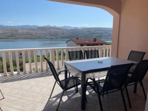 Gallery image of Apartments Bolont in Pag