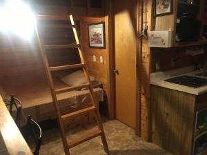 Una escalera en una habitación pequeña con cocina en 2 Cabin for simple people not for picky rental car available, en Custer