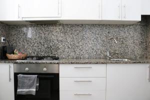 Kuchyň nebo kuchyňský kout v ubytování MonResidence Bellavista
