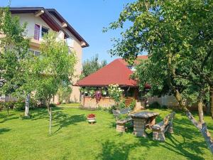 a yard with a picnic table and a house at Villa Majida Ilidža in Sarajevo
