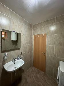 Bilik mandi di Apartman Dora +11 gambar