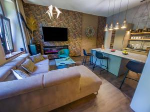 Televízia a/alebo spoločenská miestnosť v ubytovaní LIKE HOME 2 Sauna,Jacuzzi & Spa