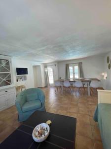 a living room with a blue couch and a table at vakantiewoning Emponse 7 in Le Plan-de-la-Tour