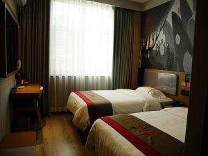 Postelja oz. postelje v sobi nastanitve Thank Inn Chain Hotel Hebei Shijiang Yecheng West Lianzhou Road