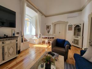 a living room with a couch and a table at Casa do Povo in Elvas