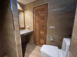Ein Badezimmer in der Unterkunft Kai Bae Beach Resort Koh Chang