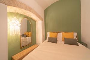 Letto o letti in una camera di Trullo Alfieri - Relax e Garden