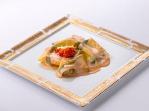 ホテルの敷地内または近くでの食事または食べ物