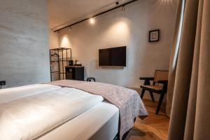 Ein Bett oder Betten in einem Zimmer der Unterkunft H5 Grauer Bär Studios & More
