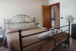 Un pat sau paturi într-o cameră la La Pineta