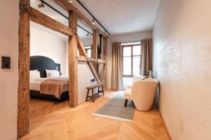 Ein Bett oder Betten in einem Zimmer der Unterkunft H5 Grauer Bär Studios & More
