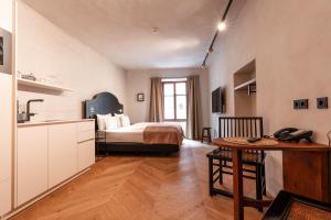 Ein Bett oder Betten in einem Zimmer der Unterkunft H5 Grauer Bär Studios & More