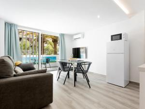 TV a/nebo společenská místnost v ubytování 101 Playa Honda, Playa de las Americas