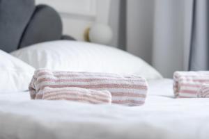 Posteľ alebo postele v izbe v ubytovaní Old Town Gem Designer Apartment - Centre Location - Families - Remote Work