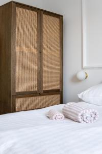 Posteľ alebo postele v izbe v ubytovaní Old Town Gem Designer Apartment - Centre Location - Families - Remote Work