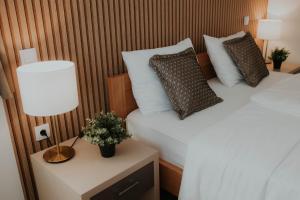 Postel nebo postele na pokoji v ubytování Zona Optimizma accommodation & SPA