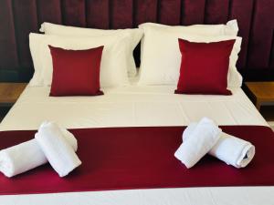 Postel nebo postele na pokoji v ubytování ILLYRIAN hotel Ksamil