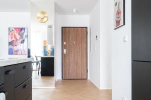 Kuchyňa alebo kuchynka v ubytovaní Old Town Gem Designer Apartment - Centre Location - Families - Remote Work