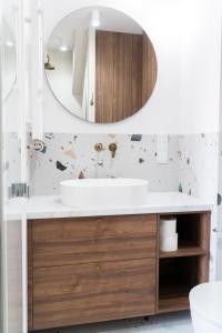 Kúpeľňa v ubytovaní Old Town Gem Designer Apartment - Centre Location - Families - Remote Work
