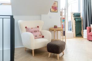 Posedenie v ubytovaní Old Town Gem Designer Apartment - Centre Location - Families - Remote Work