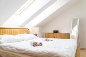 Posteľ alebo postele v izbe v ubytovaní Old Town Gem Designer Apartment - Centre Location - Families - Remote Work