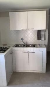 Una cocina o kitchenette en SOPRAMARE BB - APPARTAMENTI