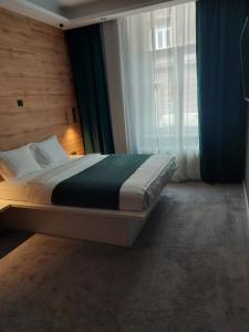Ein Bett oder Betten in einem Zimmer der Unterkunft A8 b&b