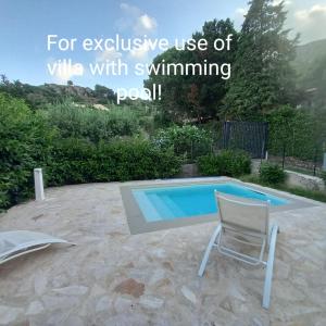 Swimming pool sa o malapit sa Palms Villa