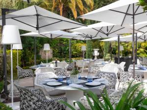 Garden sa labas ng Hôtel Métropole Monte-Carlo