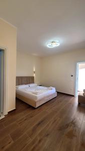 Postel nebo postele na pokoji v ubytování Sweet Home Himara