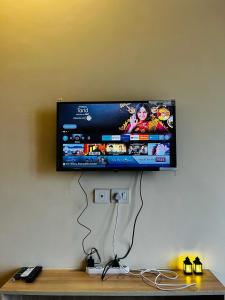 TV a/nebo společenská místnost v ubytování Modern Suites by Hey Studio's