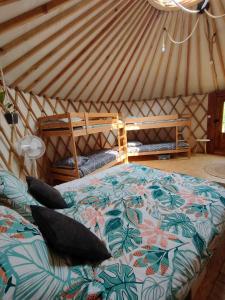 a bedroom with a bed in a yurt at la Yourte des Bibis in Fréland