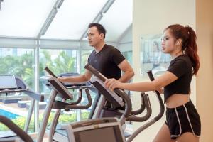 Fitness centrum a/nebo fitness zařízení v ubytování Sheraton Saigon Grand Opera Hotel