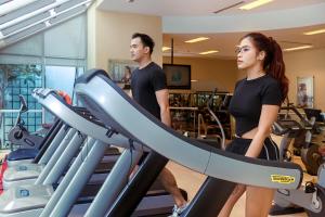 Fitness centrum a/nebo fitness zařízení v ubytování Sheraton Saigon Grand Opera Hotel
