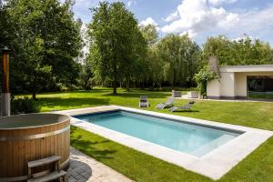 Bazén v ubytování Vakantiewoning Blijbos nebo v jeho okolí