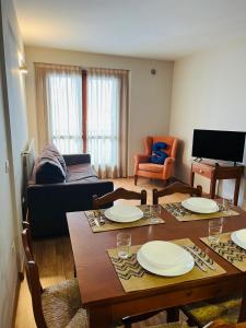 TV a/nebo společenská místnost v ubytování Increible Apartamento Solanelles HUT -7652