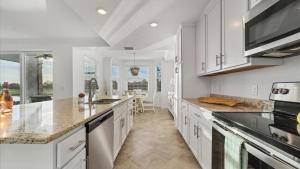 Köök või kööginurk majutusasutuses 14041 Heritage Landing Unit 613