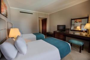 Postel nebo postele na pokoji v ubytování Pyramisa Hotel Luxor + 37 fotografií