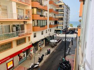 widok na ulicę z budynku w obiekcie Mariola w mieście Calpe