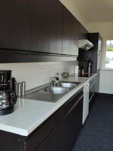 a kitchen with a sink and a counter top at Vakantieverblijf Hof Ter Lucht in Petegem