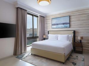 Postel nebo postele na pokoji v ubytování DoubleTree by Hilton Muscat Qurum + 26 fotografií