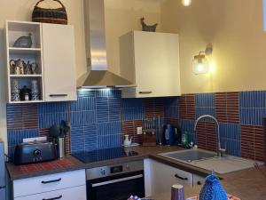 a kitchen with white cabinets and a sink at Amalouyse Gîte de charme duplex 4 personnes en bord de Loire in Montlouis-sur-Loire +23 photos