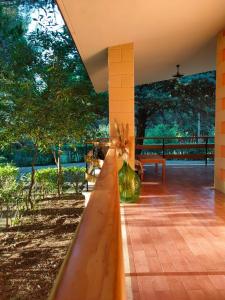 Balkon oz. terasa v nastanitvi Nature, memories and garden shower at Casa del Castello